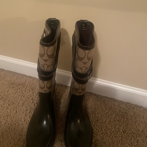Coach rain boots . Slightly worn. Great condition still! - Picture 3 of 5